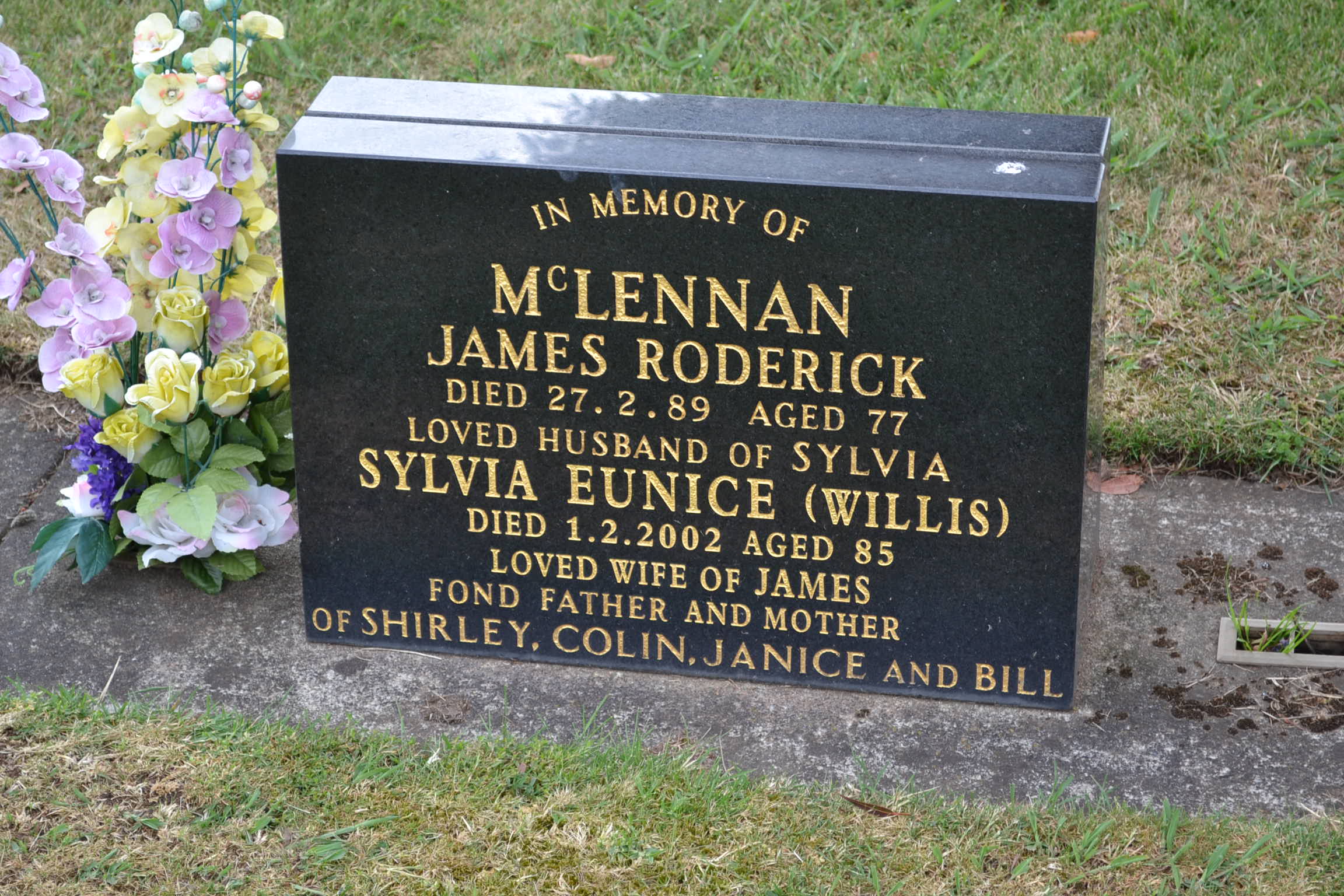 Photo of headstones/James Roderick McLENNAN d1989, Sylvia Eunice (Willis) hstn Colac